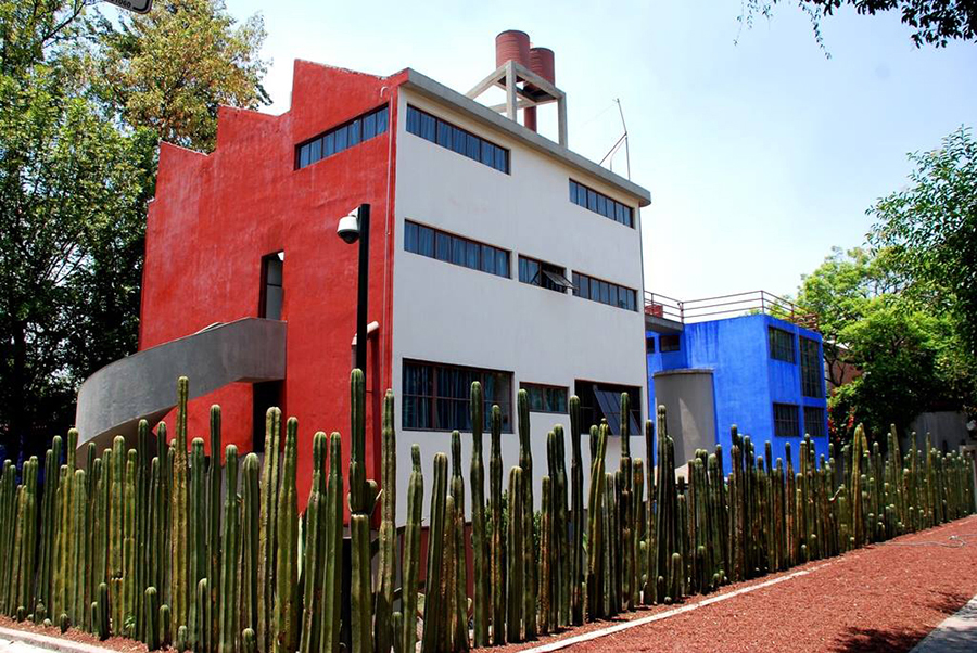 La primera Casa funcionalista. Casas Gemelas de estilo Funcionalista. Estudio Diego Rivera y Frida Kahlo, 1931-1932.
